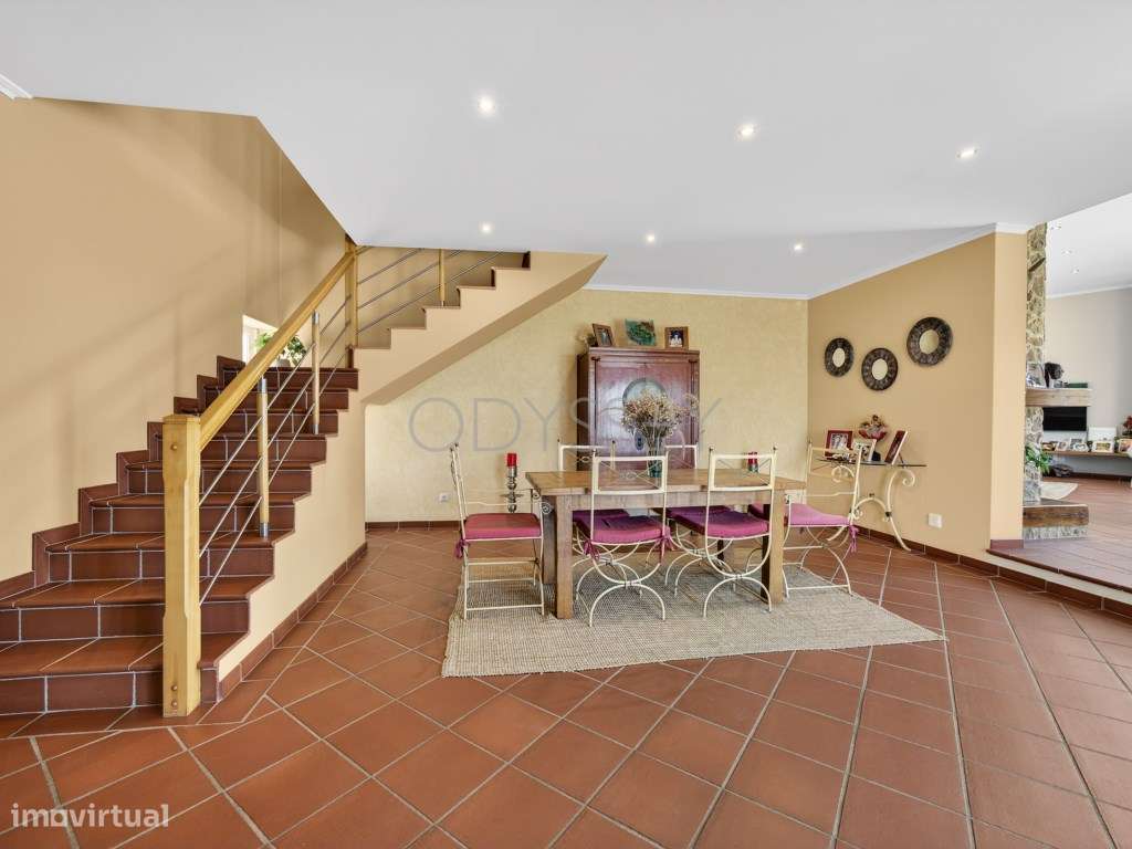 Villa T3 com piscina e vistas panorâmicas aninhada na aldeia histór...-10