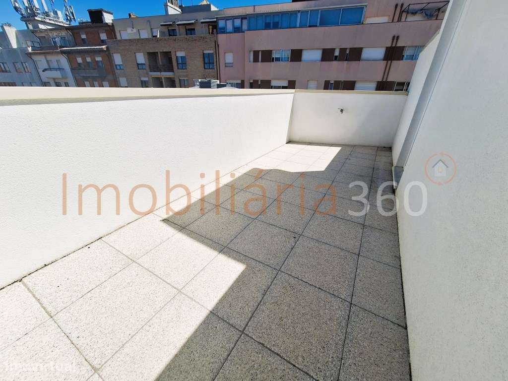 **Apartamento T2 Duplex Novo com Terraço em Matosinhos**-18