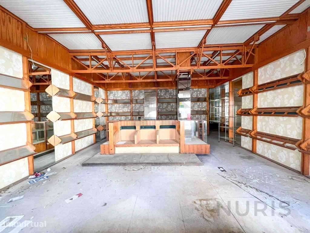 Moradia T3 com Espaço Comercial para Venda em Portimão-24