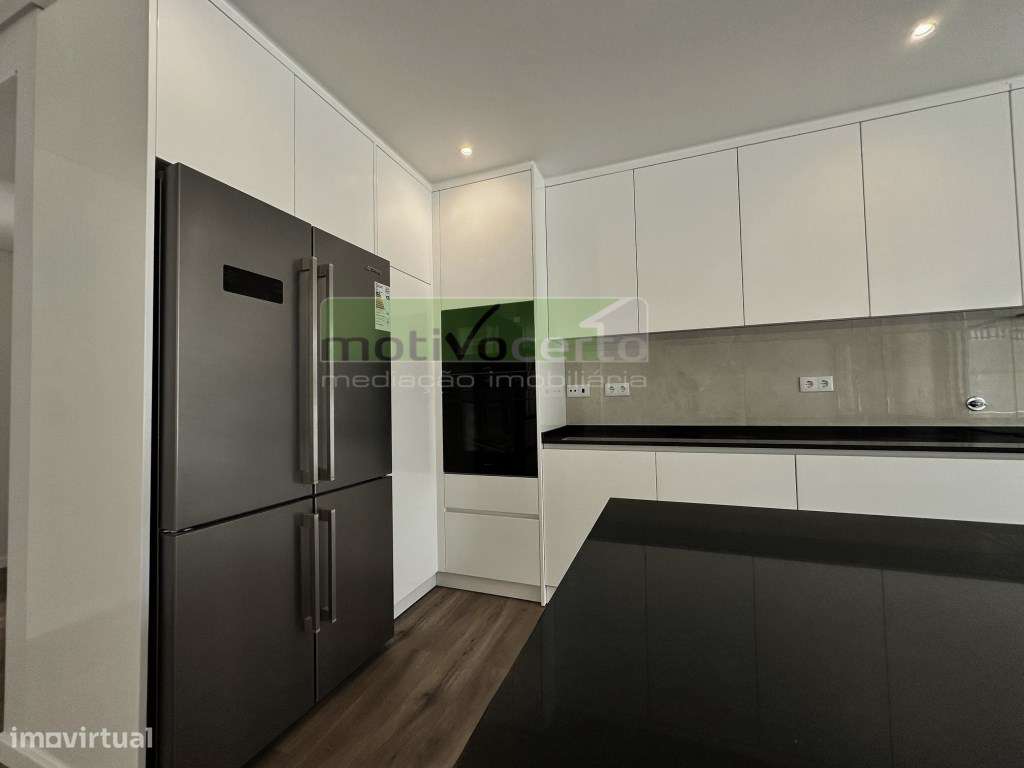 Moradia T3 Nova com Piscina e Garagem. Viva com Conforto em Leceia,...-6