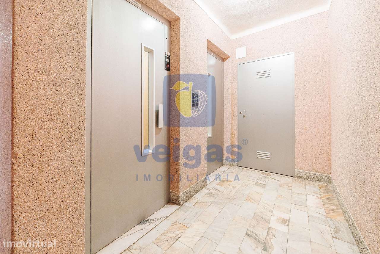 Apartamento T2 como novo, equipado e mobilado em Fitares-40