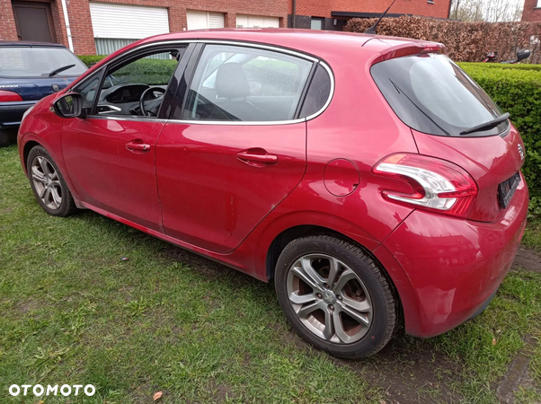 Peugeot 208 - 3