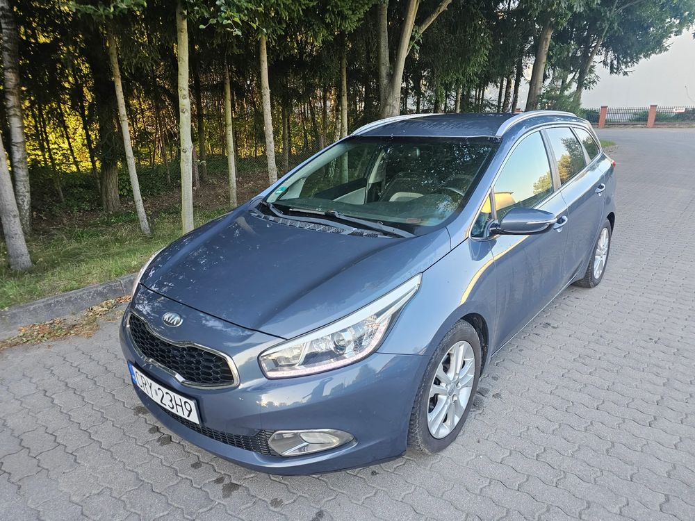 Kia Ceed II (2012-) 1.6 CRDi 128 ISG Platinum Edition 2013