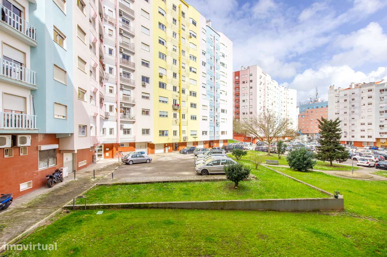 Santa Marta do Pinhal/Corroios-Apartamento de 3 assoalhadas-remodelado-19