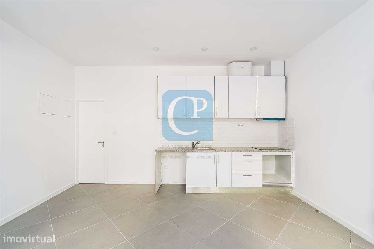 Prédio para investimento com seis frações em São Mamede de Infesta - Grande imagem: 4/60