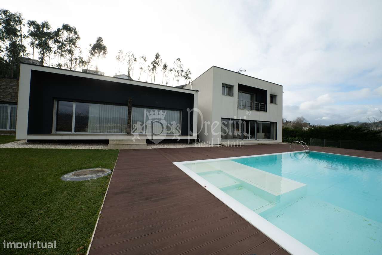 Moradia T4 com Vistas Deslumbrantes em Guimarães-8