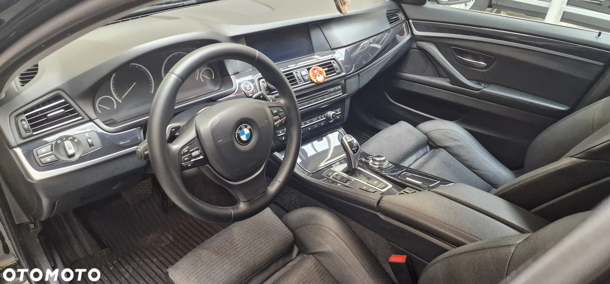 BMW Seria 5 525d xDrive - 11