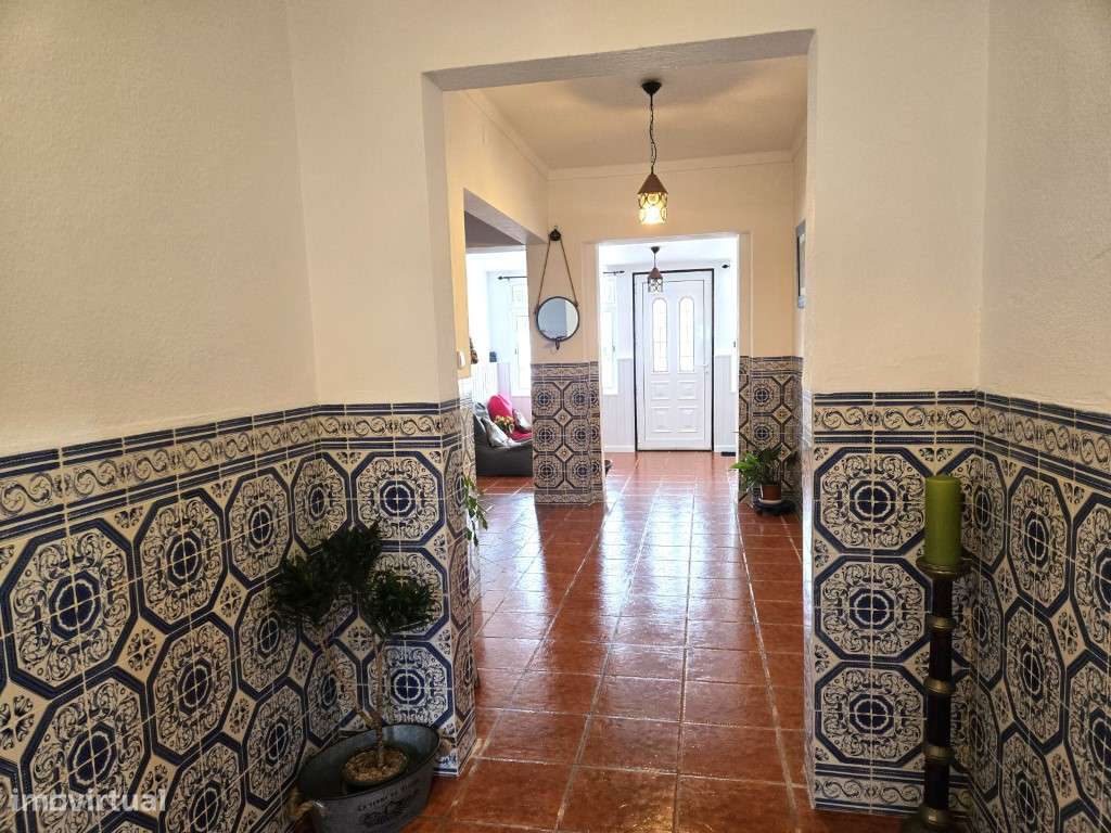 Simpática Moradia Térrea T3 com Garagem, Sótão e Excelente Espaço E... - Grande imagem: 4/34