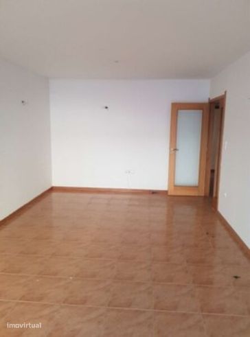 Apartamento T3 em Valbom-Gondomar com Varanda e Estacionamento-1