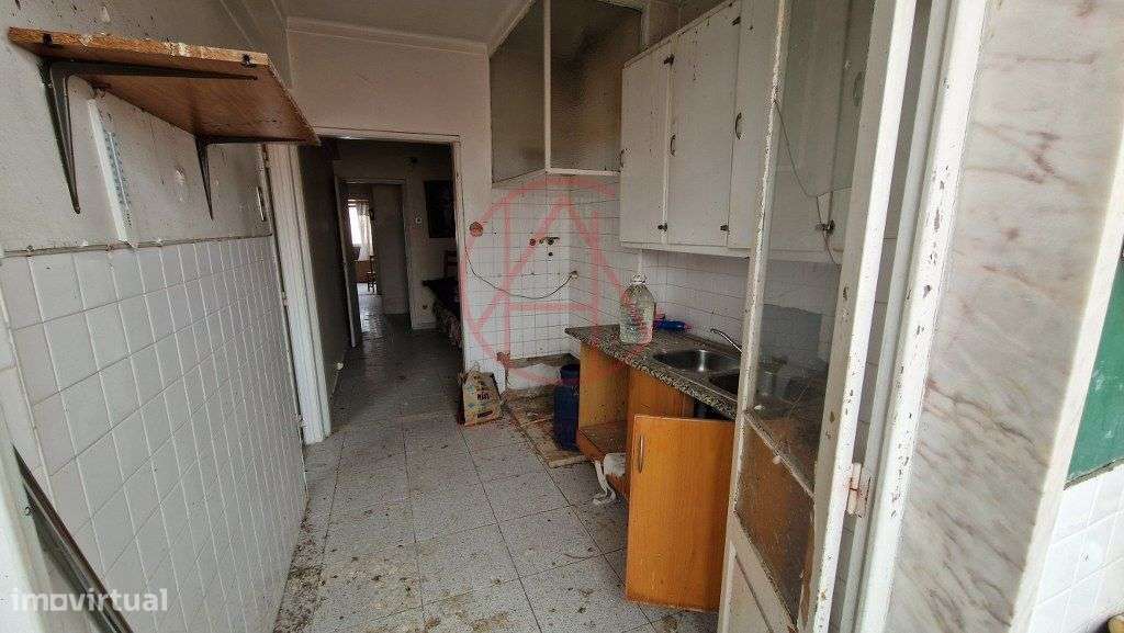 T2/T3 Vila Franca de Xira - P/remodelação total - Grande imagem: 5/14