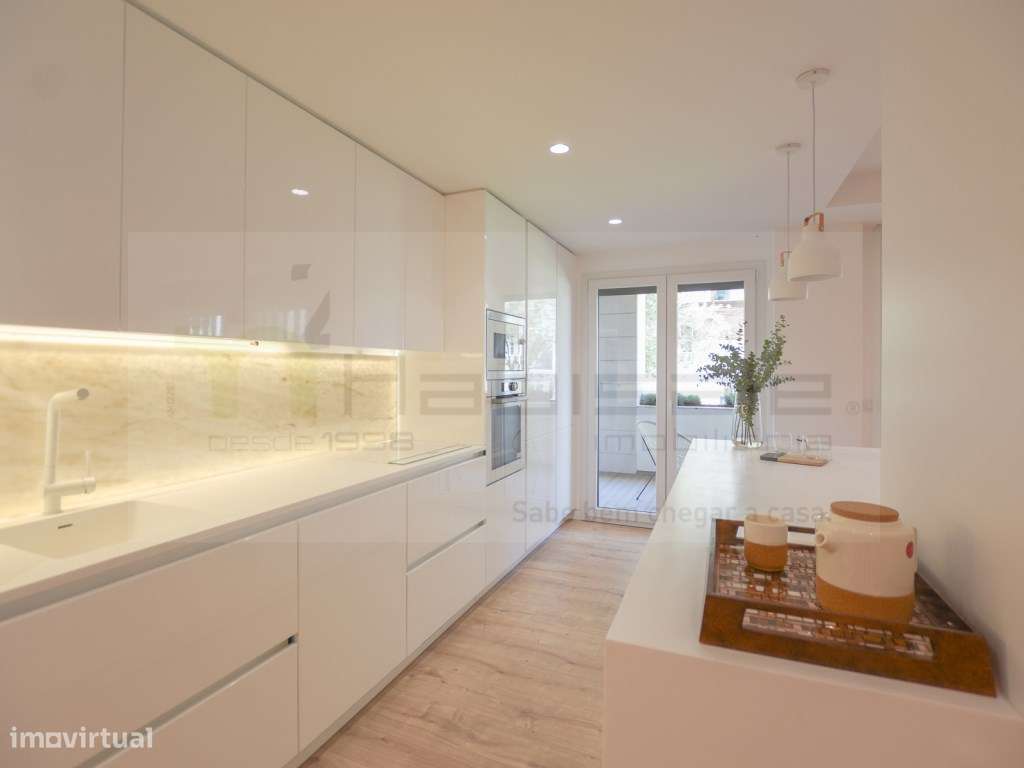 T3 em Condomínio Privado com Piscina no Centro de Famões-14