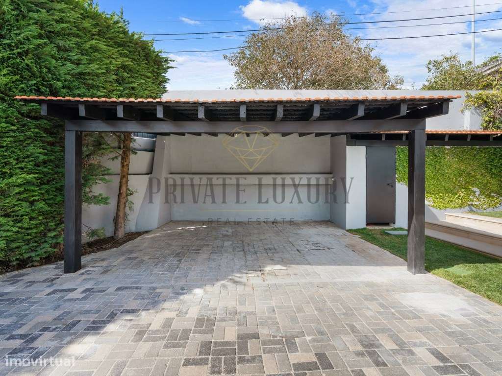 Moradia T4 Renovada em Cascais com Piscina, Jardim e Anexo - Grande imagem: 5/46