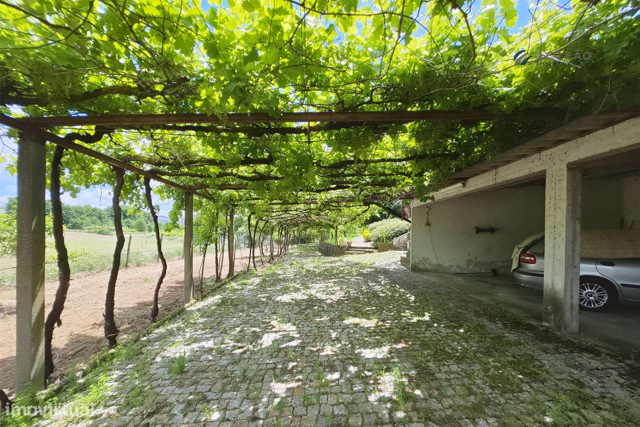 Quinta T4 com 3.670 m² de Terreno em Bitarães, Paredes-31