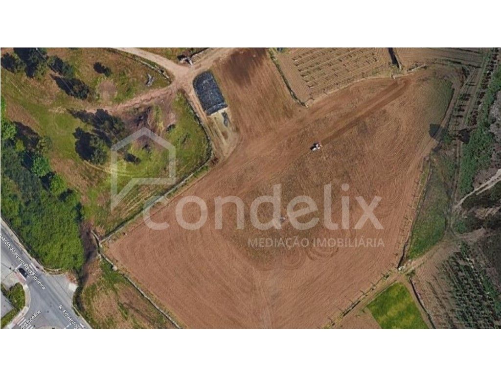 Terreno com viabilidade de construção para venda em Valongo.