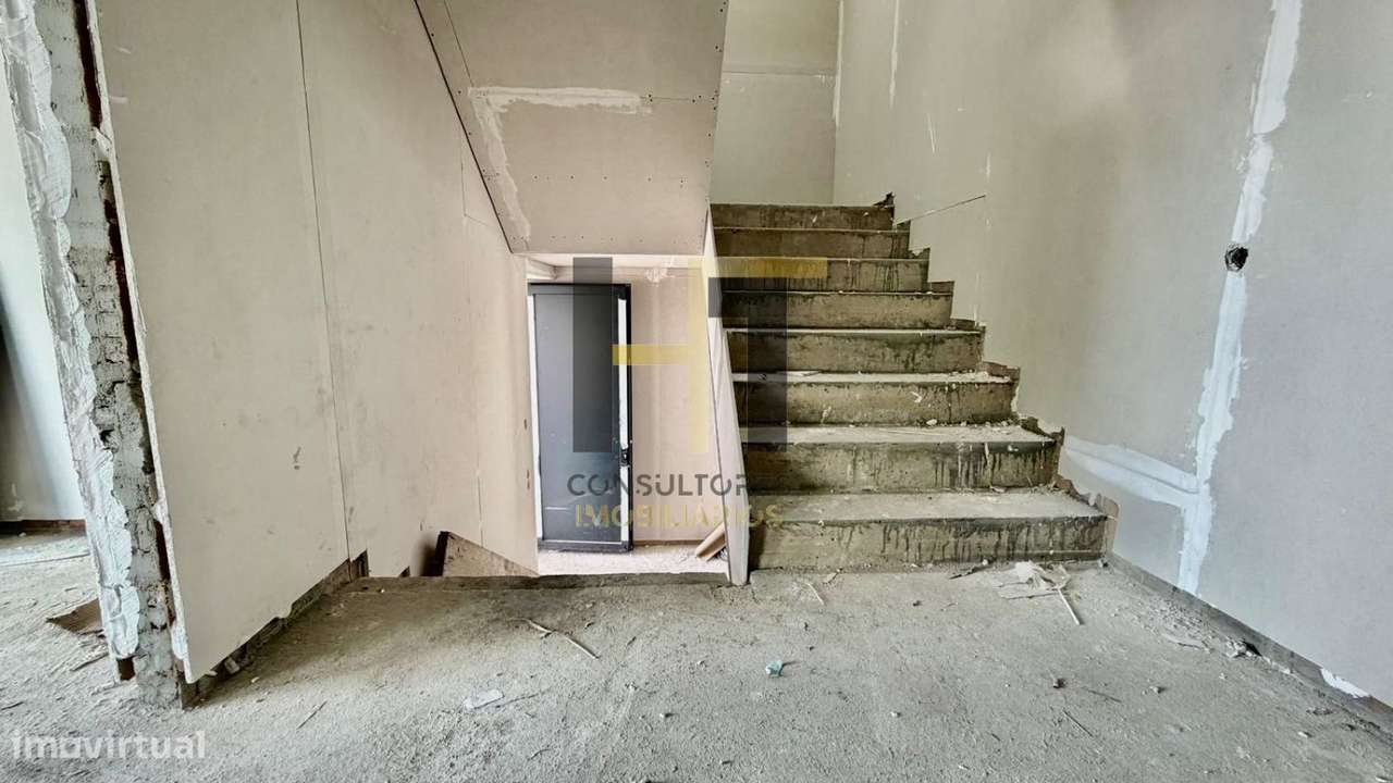 Moradia T3 | 235m² de Logradouro + Possibilidade de Piscina | Varanda-46