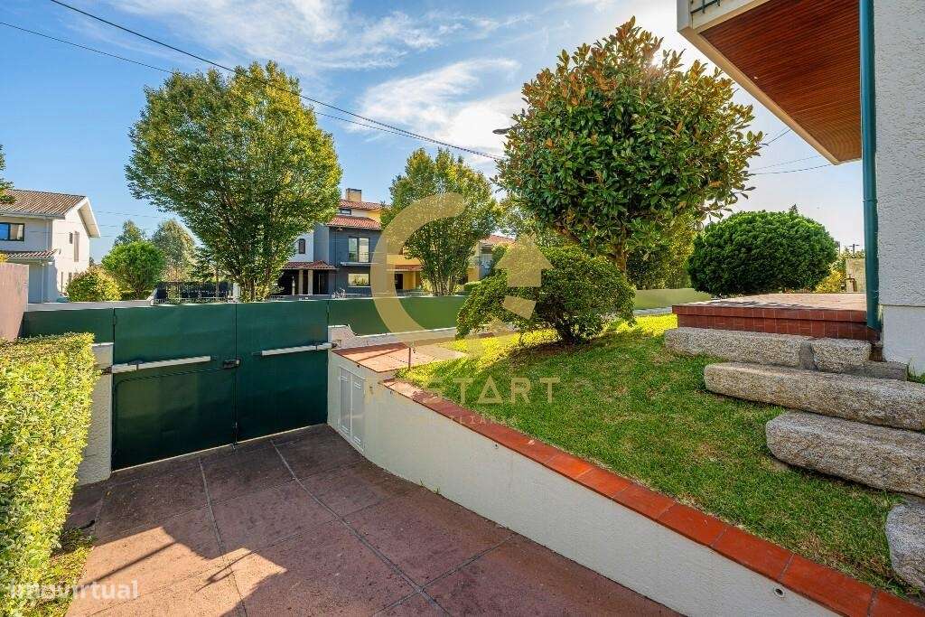 Moradia T5 com piscina e amplo terreno na Avenida de Francelos | Vila-53