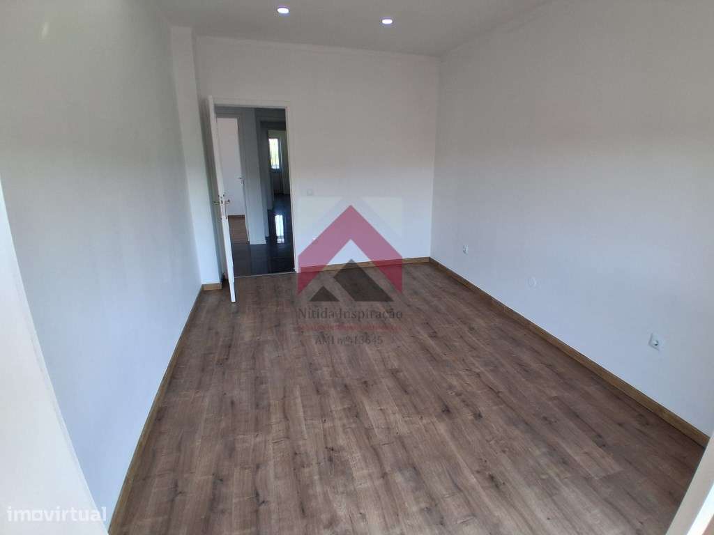 Apartamento T3 remodelado, localizado em Fânzeres (Gondomar)-13