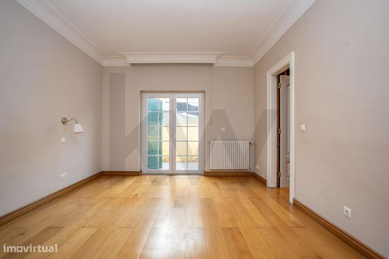 Moradia T5 com 1062mtrs de terreno no centro da Charneca de Caparica - Grande imagem: 5/60