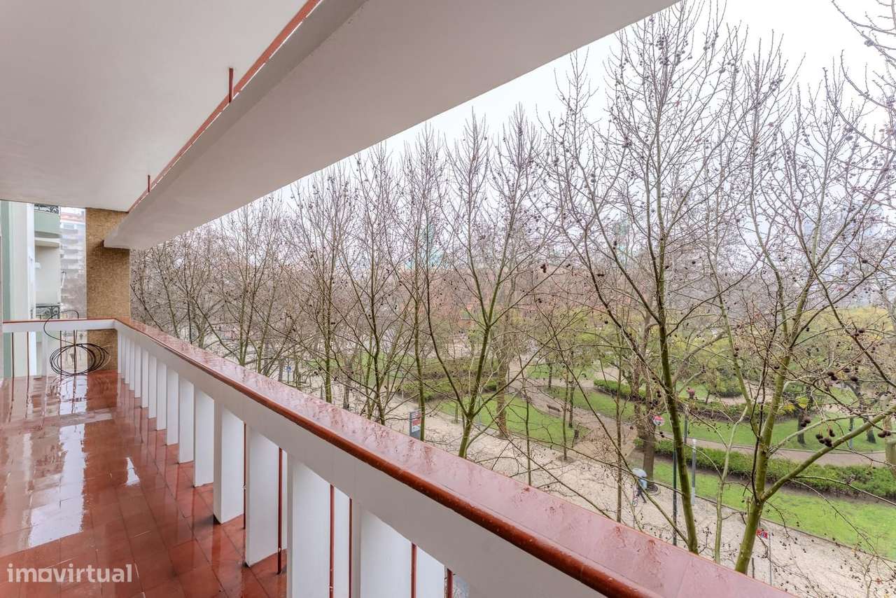 Apartamento T3 com varanda, Campo Pequeno, Lisboa - Grande imagem: 3/19