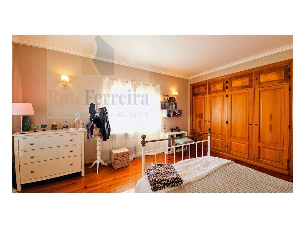 Moradia Isolada com amplo espaço exterior !!-31