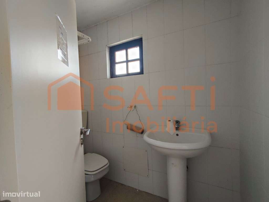 PAVILHÃO DE DOIS PISOS, DESTINADO À EXPLORAÇÃO AVICOLA. - Grande imagem: 4/25