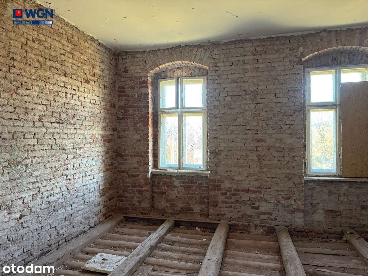 Zabytkowy pałac - dawny szpital - na sprzedaż.-8