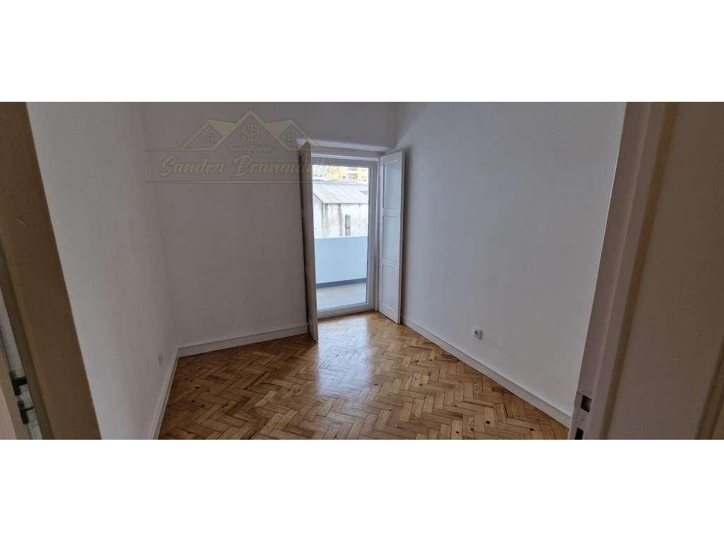 Apartamento T3+1 RENOVADO no centro-7