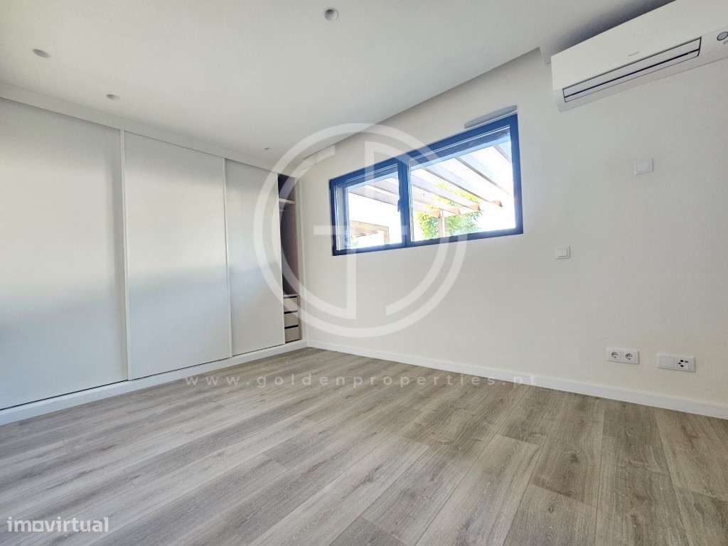 Moradias em Banda T4 em Montenegro, Faro-16