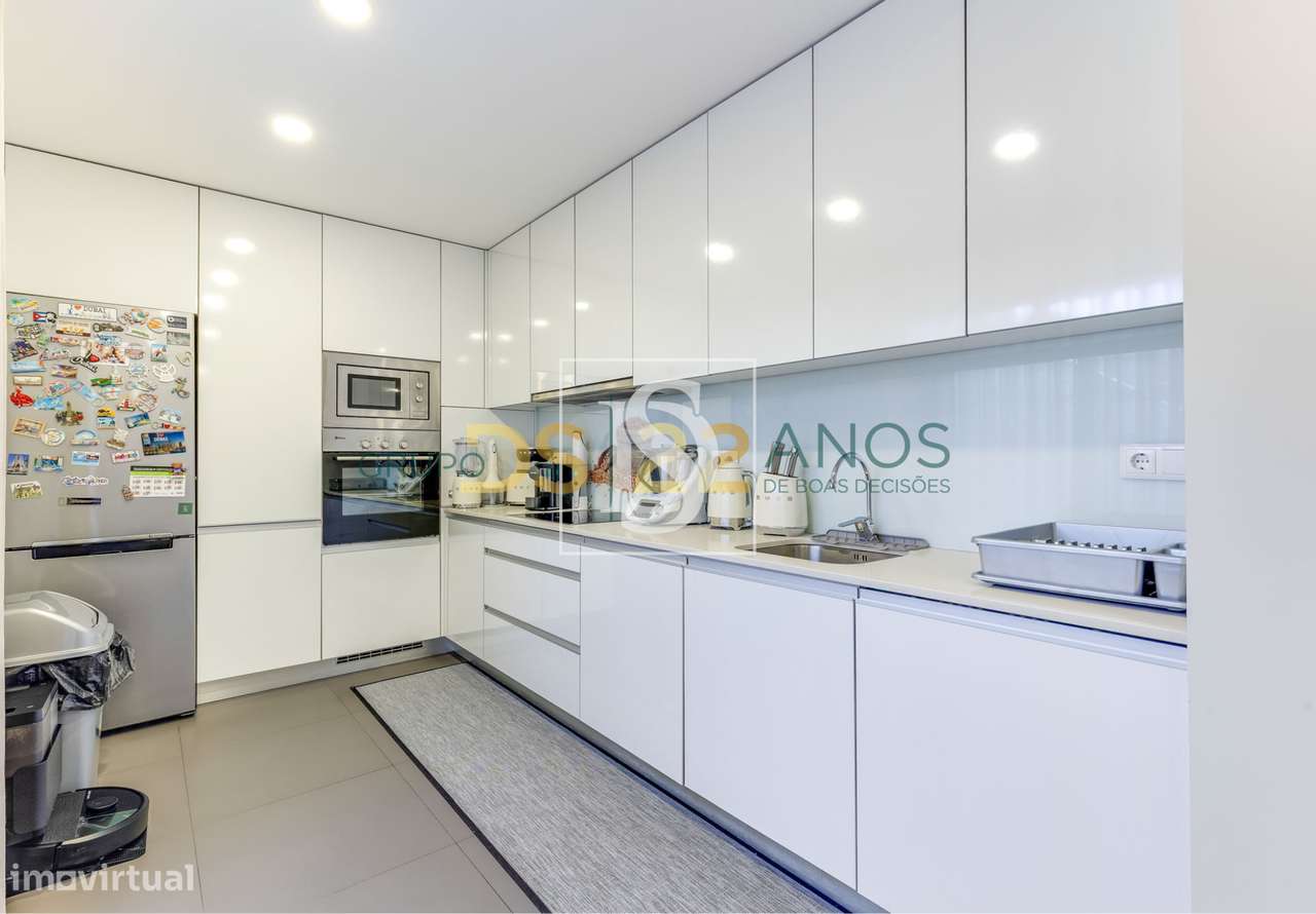 Moradia de construção moderna, situada na 3. ª linha de praia na Póvoa-8