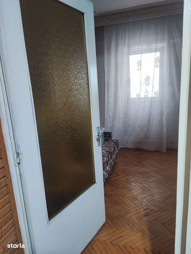 Apartament cu 3 camere decomandat zona Centru Gara bloc cadre  1990-0