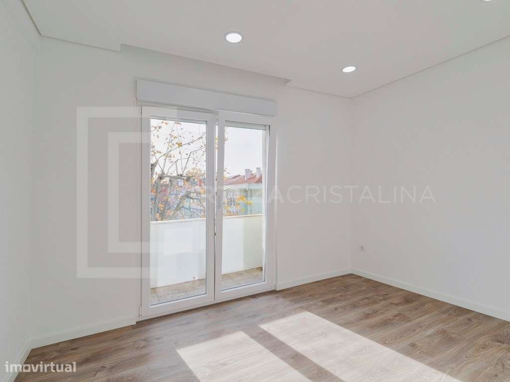 T3 Totalmente Renovado | 3.º Andar | Varanda | Rua S. Joaquim - Set...-15