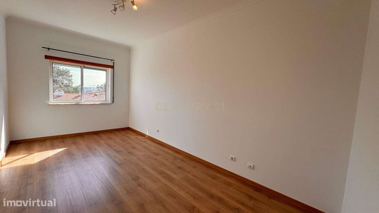 Excelente T4 no Montijo com Garagem e Arrecadação.-27