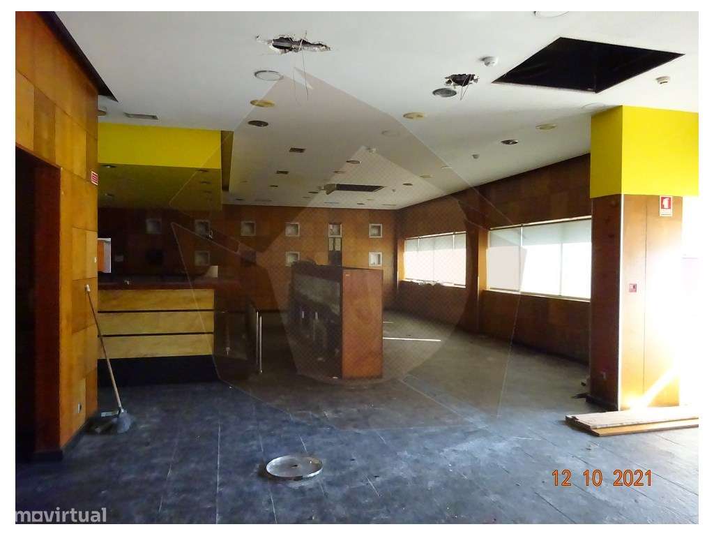 Restauração / Comércio -Parque Comercial Chiolo Maia-6