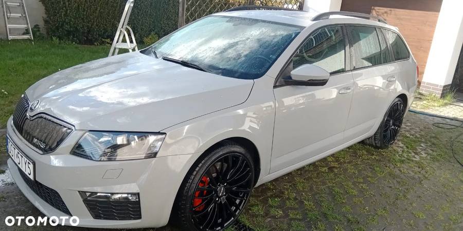 Skoda Octavia Combi 2.0 TDI RS - 1