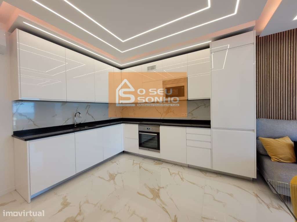 Apartamento T3 na primeira linha de mar em Quarteira-3