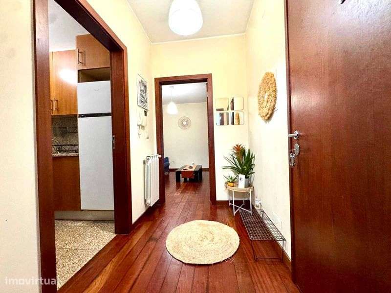 Vende-se Apartamento T2 ao Hospital de S. João - Grande imagem: 4/12