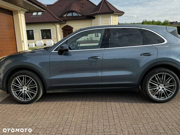 Porsche Cayenne Standard - 2