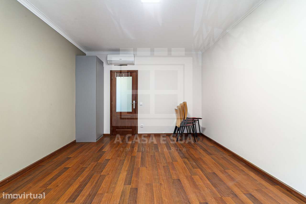 Apartamento T2 renovado em Mafamude no centro de Gaia-7