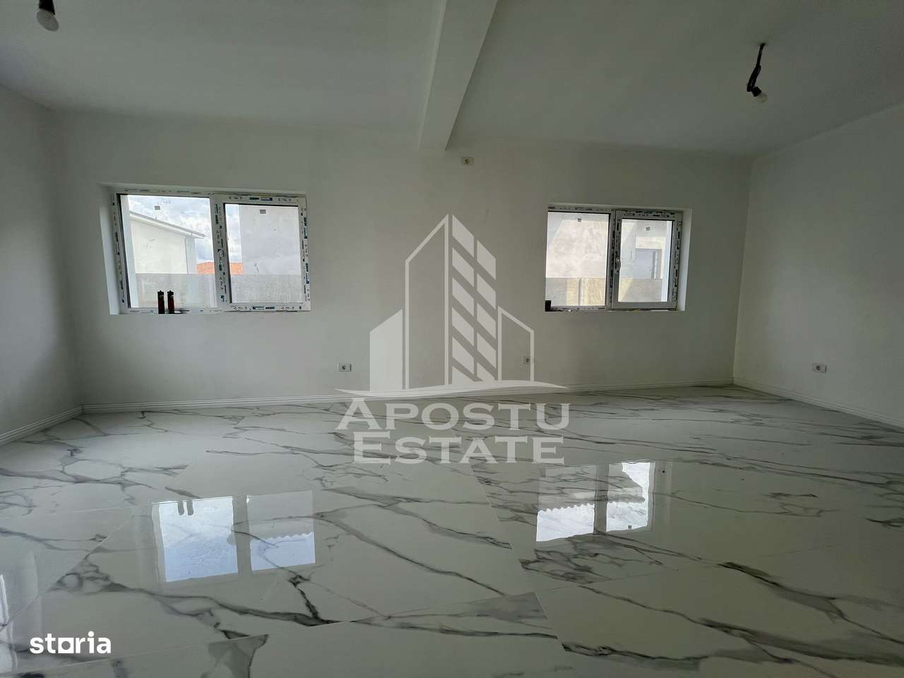 Duplex despartit prin camera tehnica, langa scoala, aproape de asfalt. - Imagine principală: 5/20