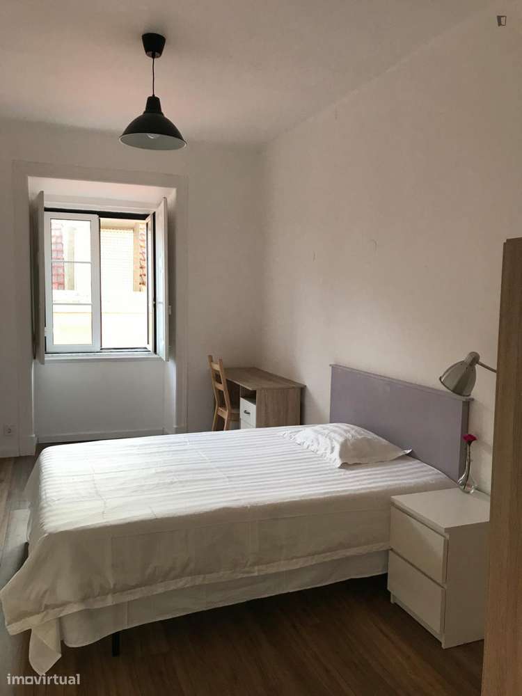 Quarto - localizado em Santos Lisbon - Grande imagem: 4/10