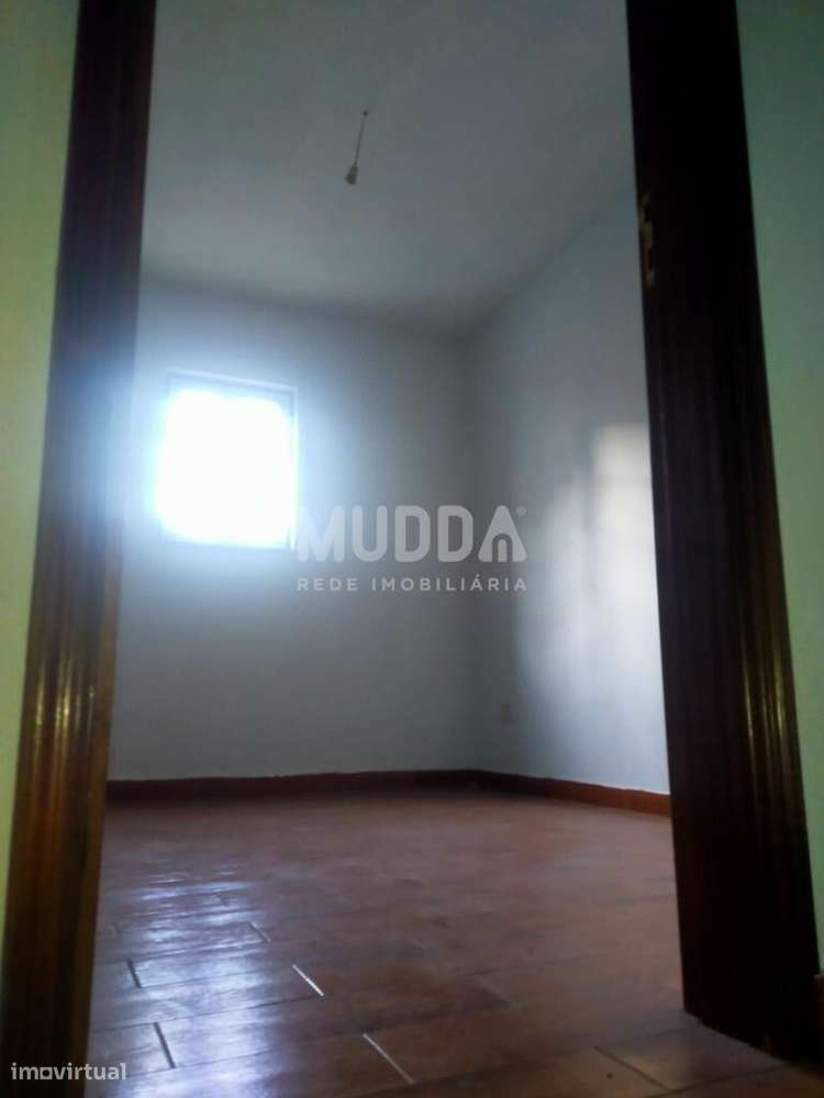 Duas moradias e uma garagem para venda em Gouveia-9