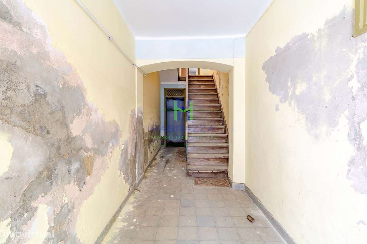 Prédio no Centro histórico de Lagos composto por 2 Apartamentos T3 e 1-9