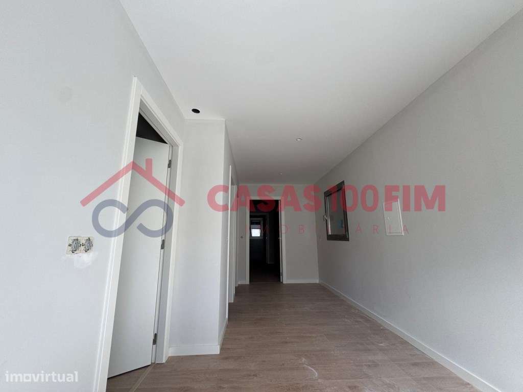 Moradias V3+1 de arquitetura moderna em construção na Jardoeira, Ba...-25