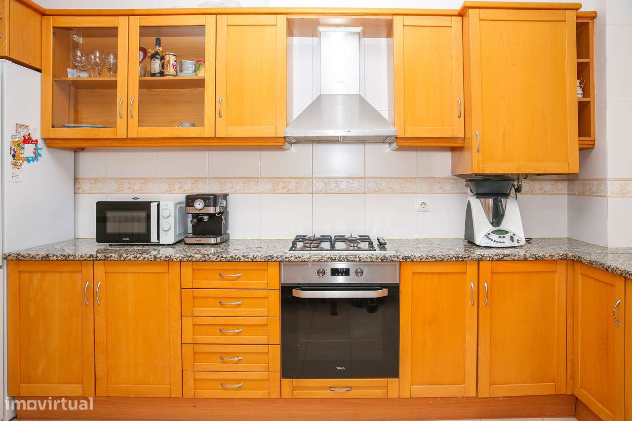 Excelente apartamento T3 com 111m2 no centro da Abrigada-16