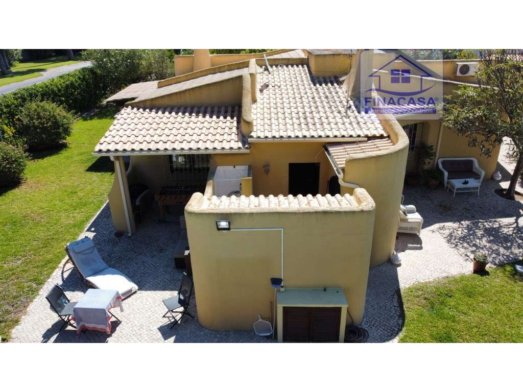 Moradia V3 toda térrea isolada com piscina,jardim e garagem - Vilam...-15