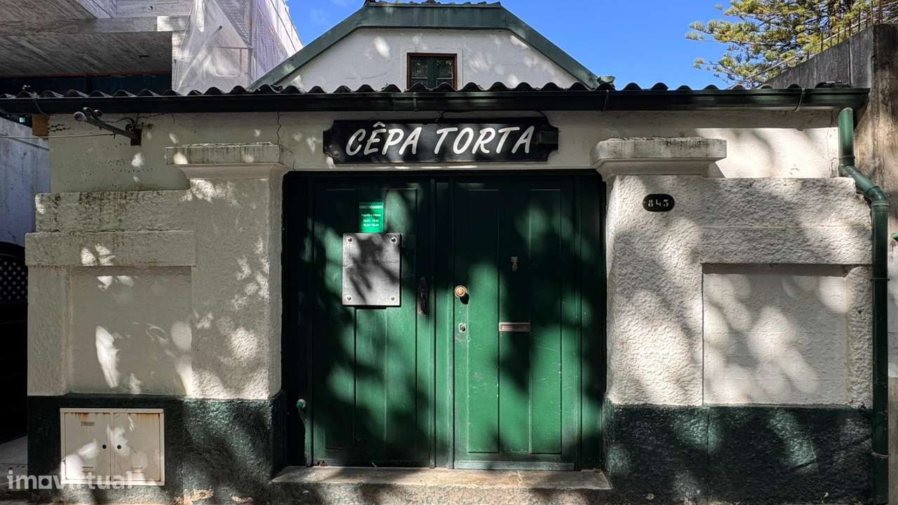 Vende-se Propriedade Frente mar com Moradia, T0 e dois restaurantes-57