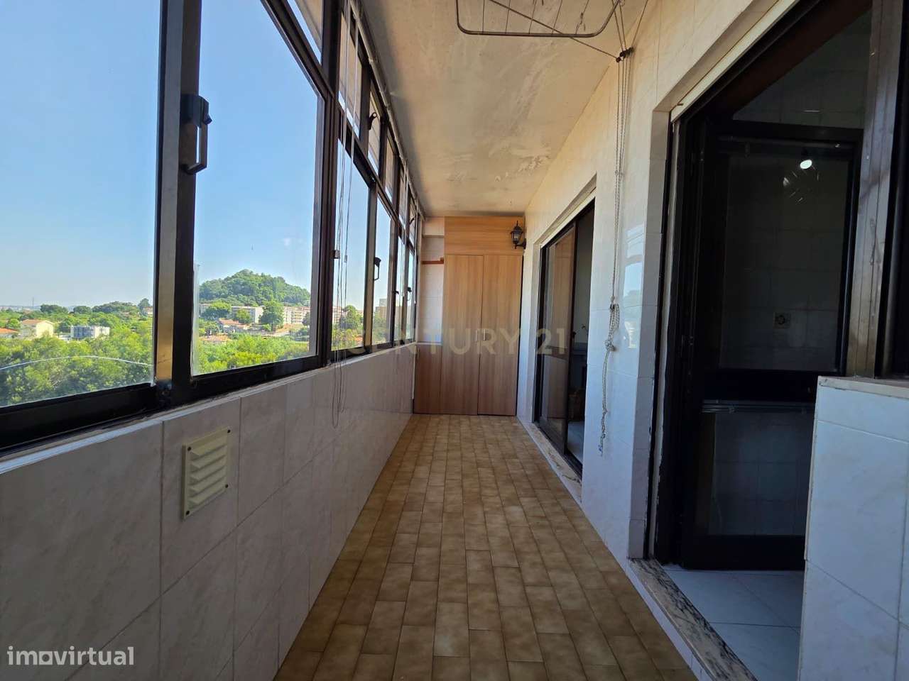 APARTAMENTO T2 | VARANDA | LUGAR DE GARAGEM | ARRUMOS | ELEVADOR | GON-8