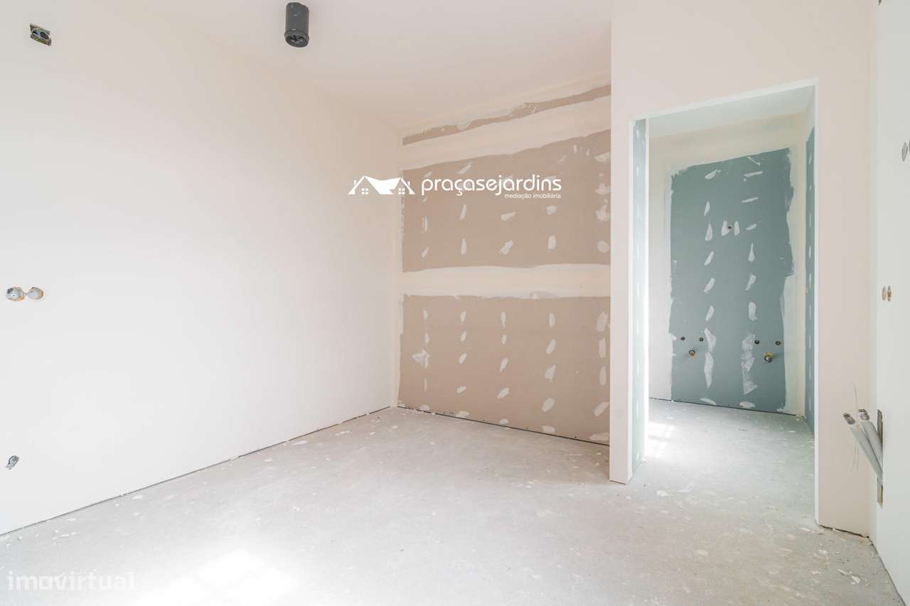 Moradia T3 com História, Conforto Moderno e Proximidade à Praia-10