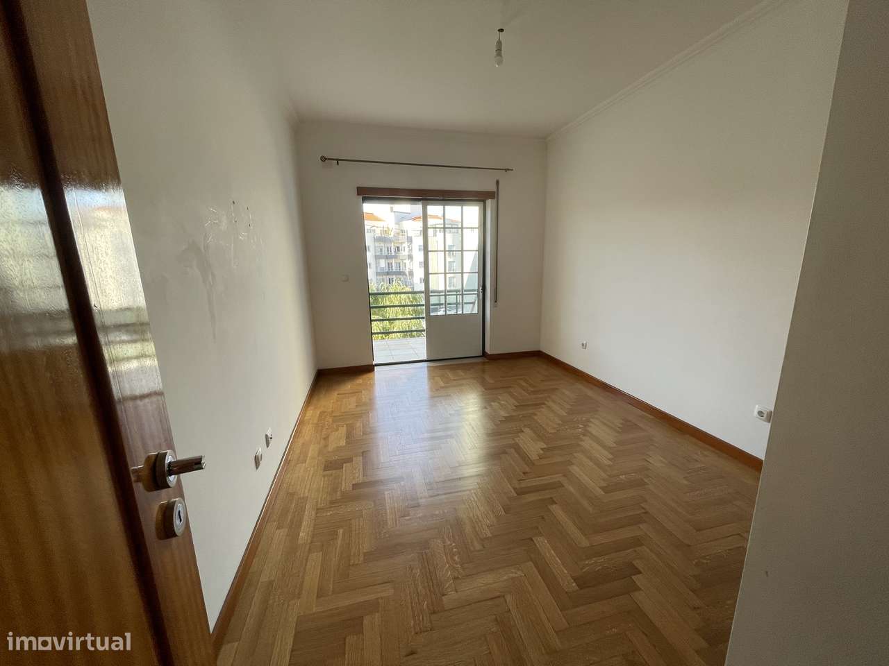 Oportunidade no Entroncamento: T3 de 165 m² com Garagem Boxe 237.000 €-14