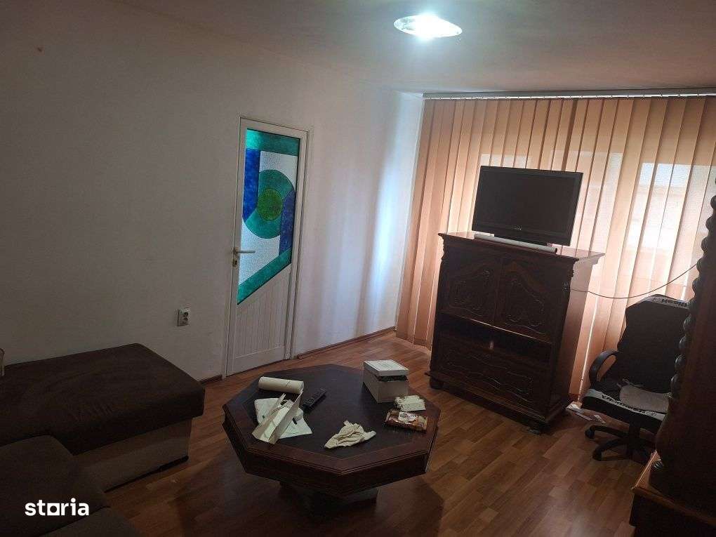80.000 euro .. 3 camere .. etaj intermediar .. semicentral - Imagine principală: 4/8